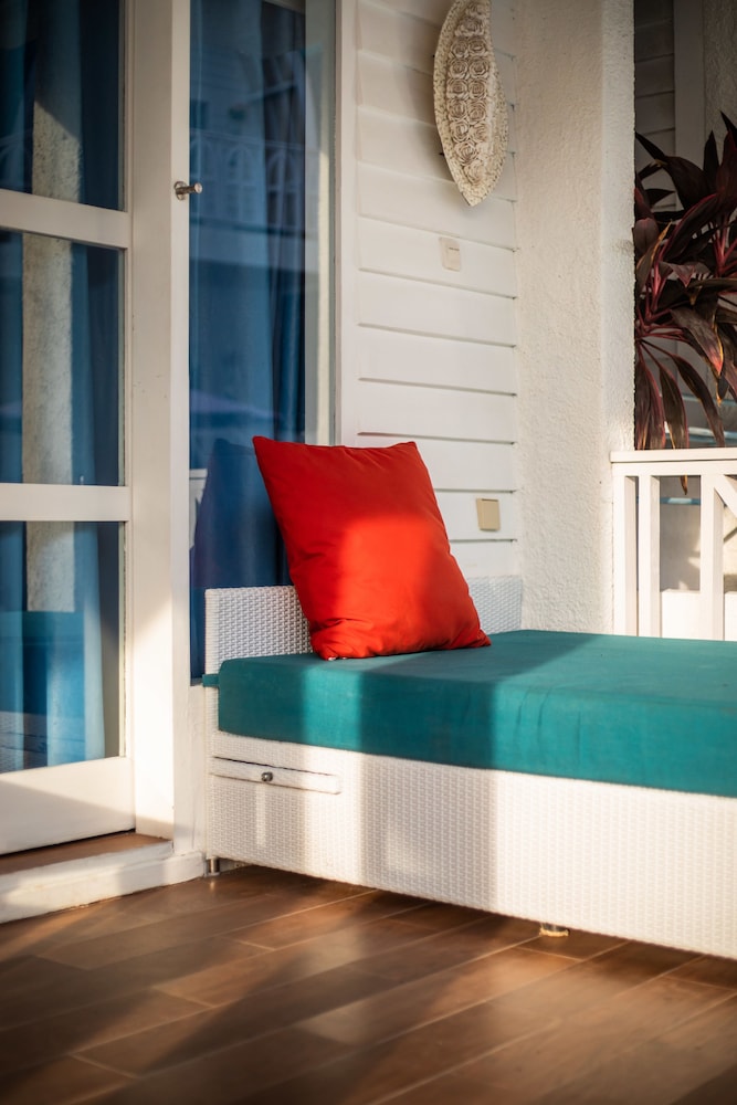 Santorini Beach Resort 6/65