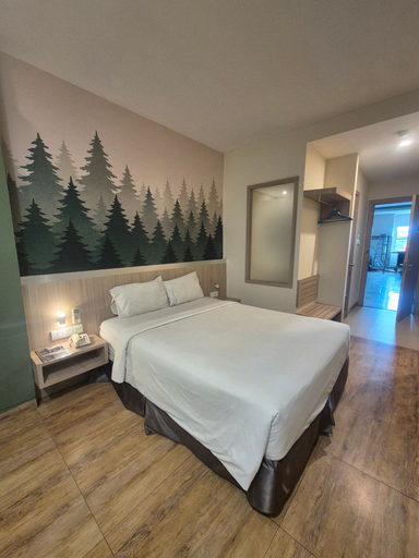 Pine, Queen Bed