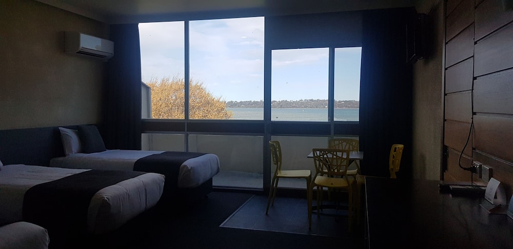 Bayside Inn 27/41
