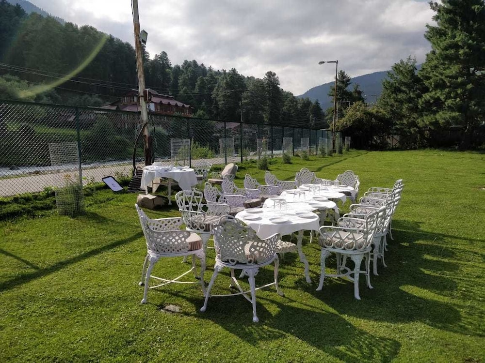 HEEVAN HOTEL 48/50