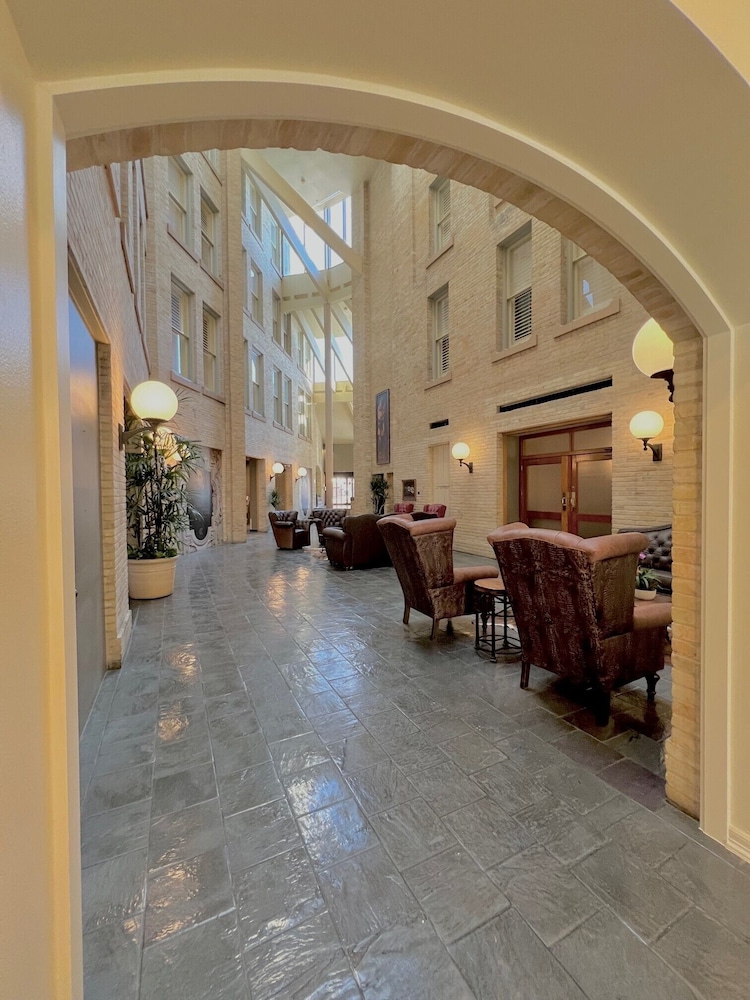 CROCKETT HOTEL 56/77