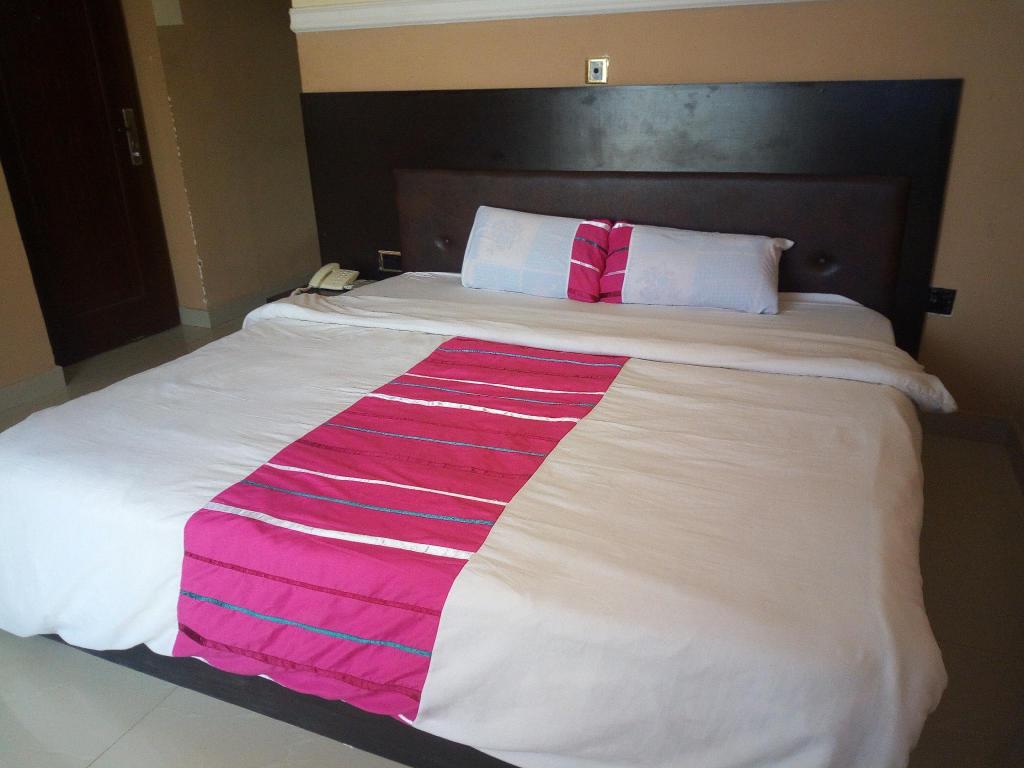 Modroy Hotel And Suites 9/14