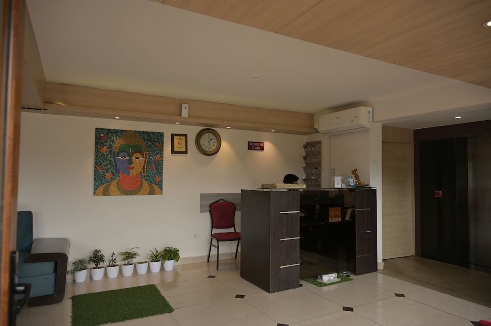 Hotel River Retreat 3/28