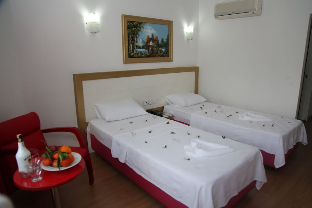 Kristal Beach Hotel 9/48