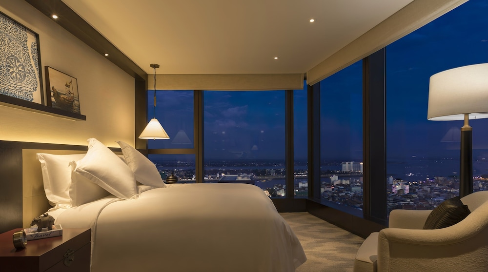 Rosewood Phnom Penh 18/76