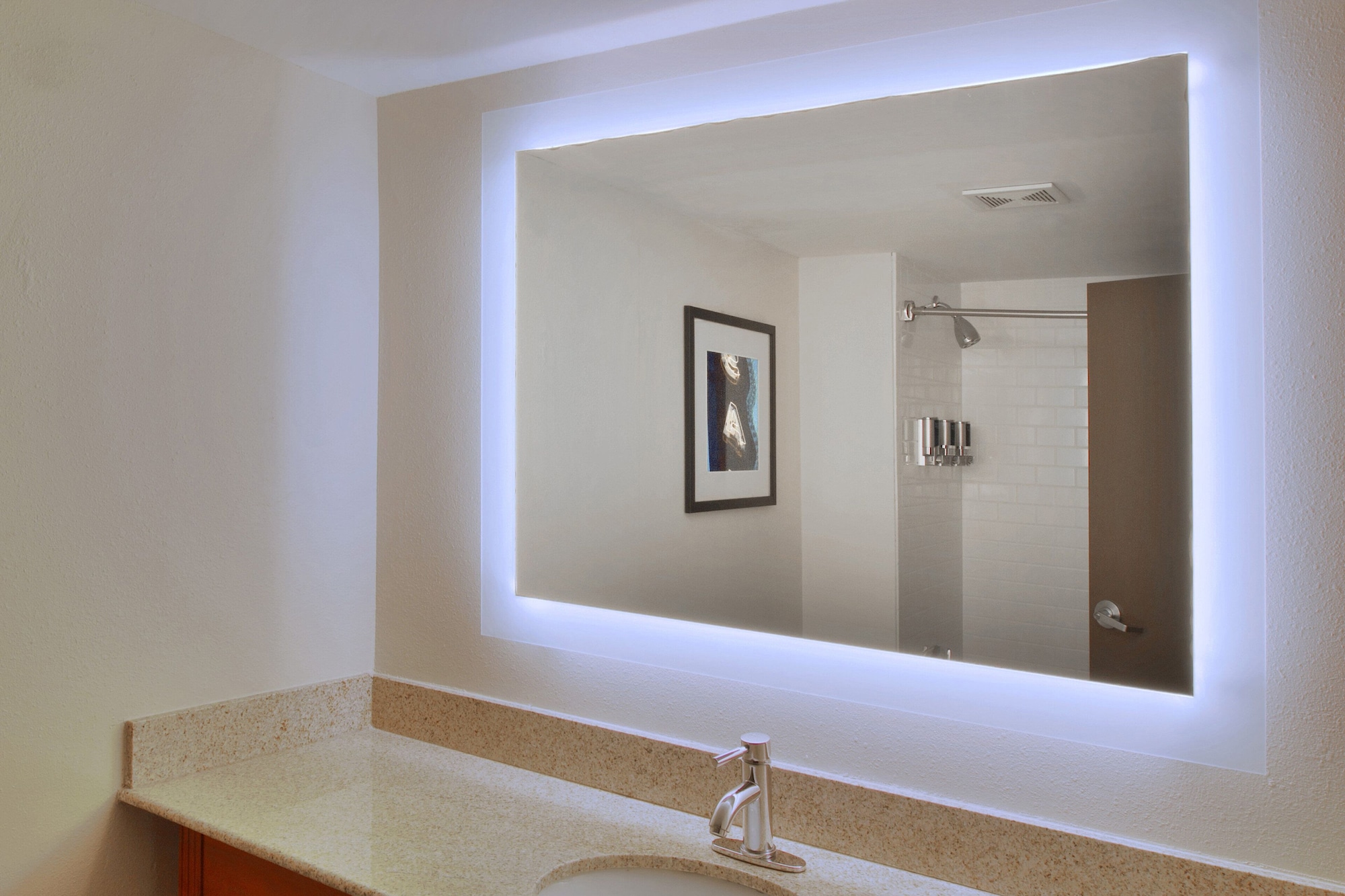 غرفة بسرير كينج مع أريكة، Four Points by Sheraton Nashville Airport 2/2