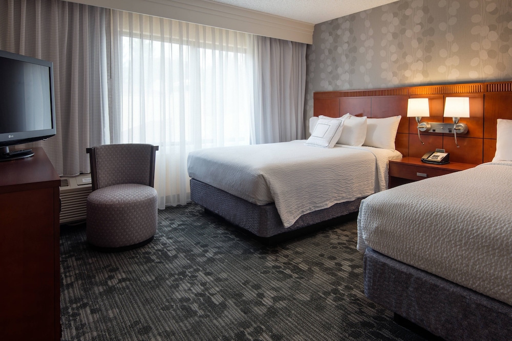 Courtyard By Marriott Portland Beaverton 4/24