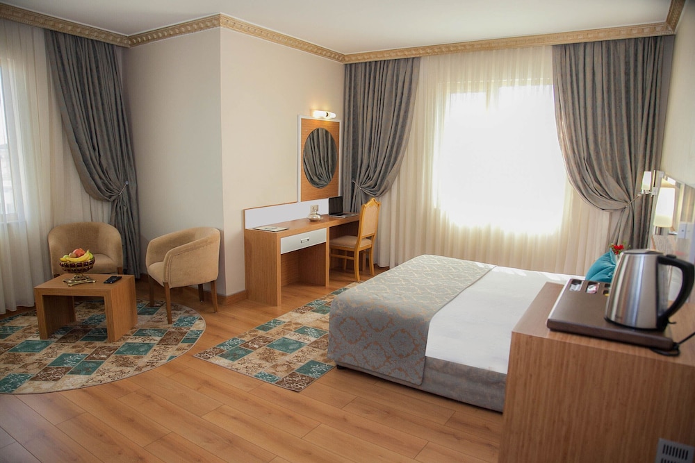 Met Gold Hotel 9/22