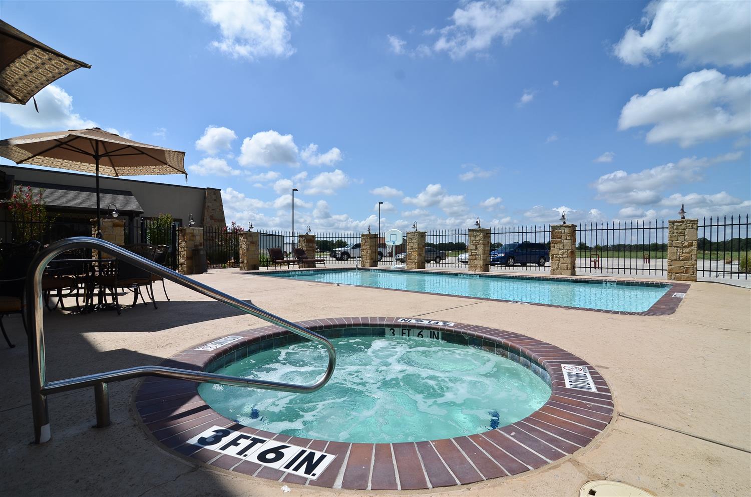 Best Western Plus Emory At Lake Fork Inn And Suites 41/42
