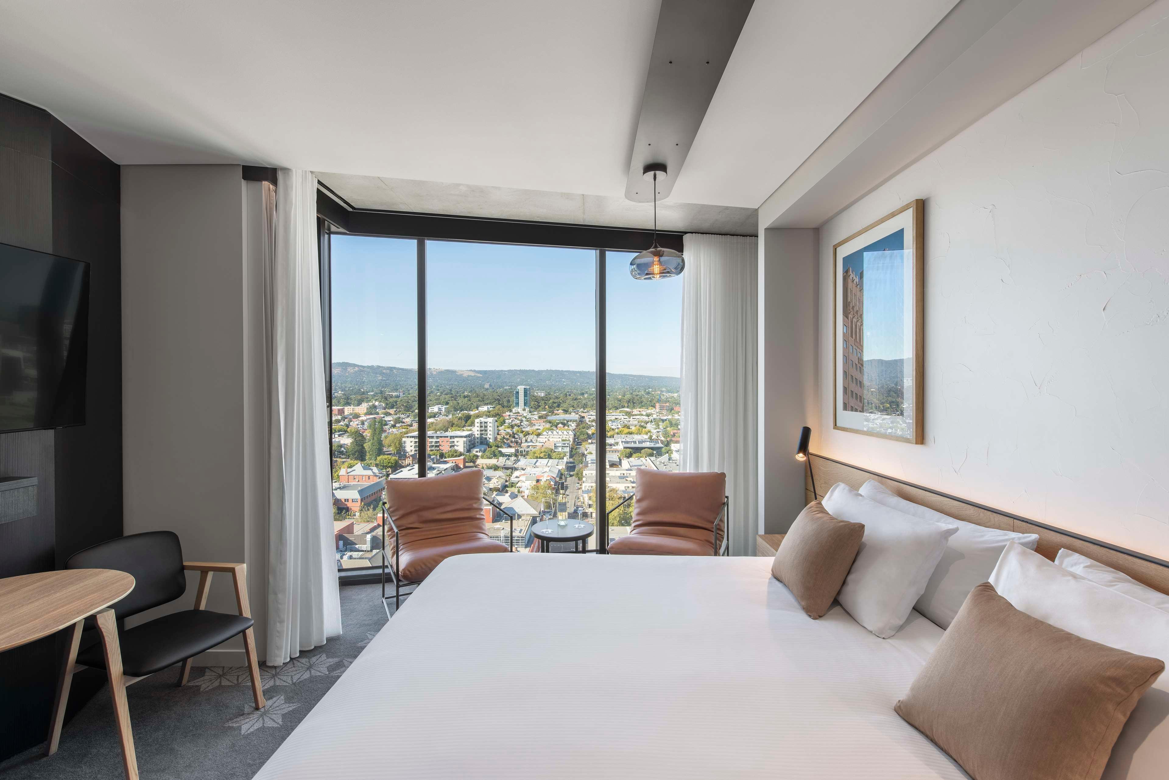 PREMIER, SUITE, KING BED