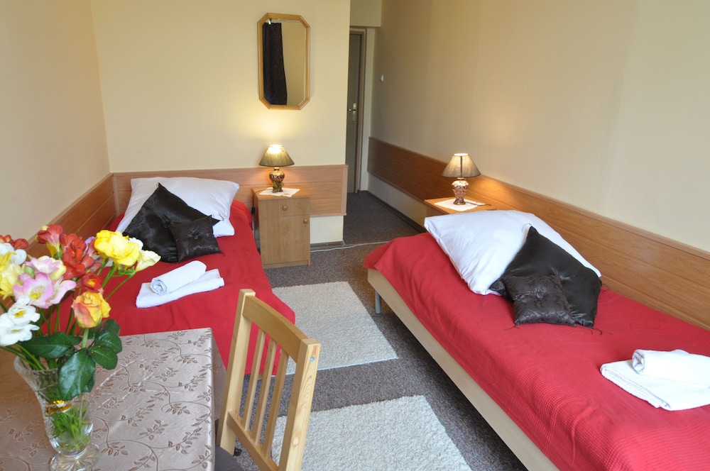 Unikat Guest Rooms 12/72