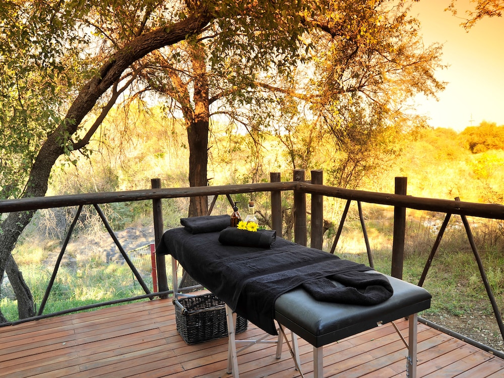 MADIKWE RIVER LODGE 24/42