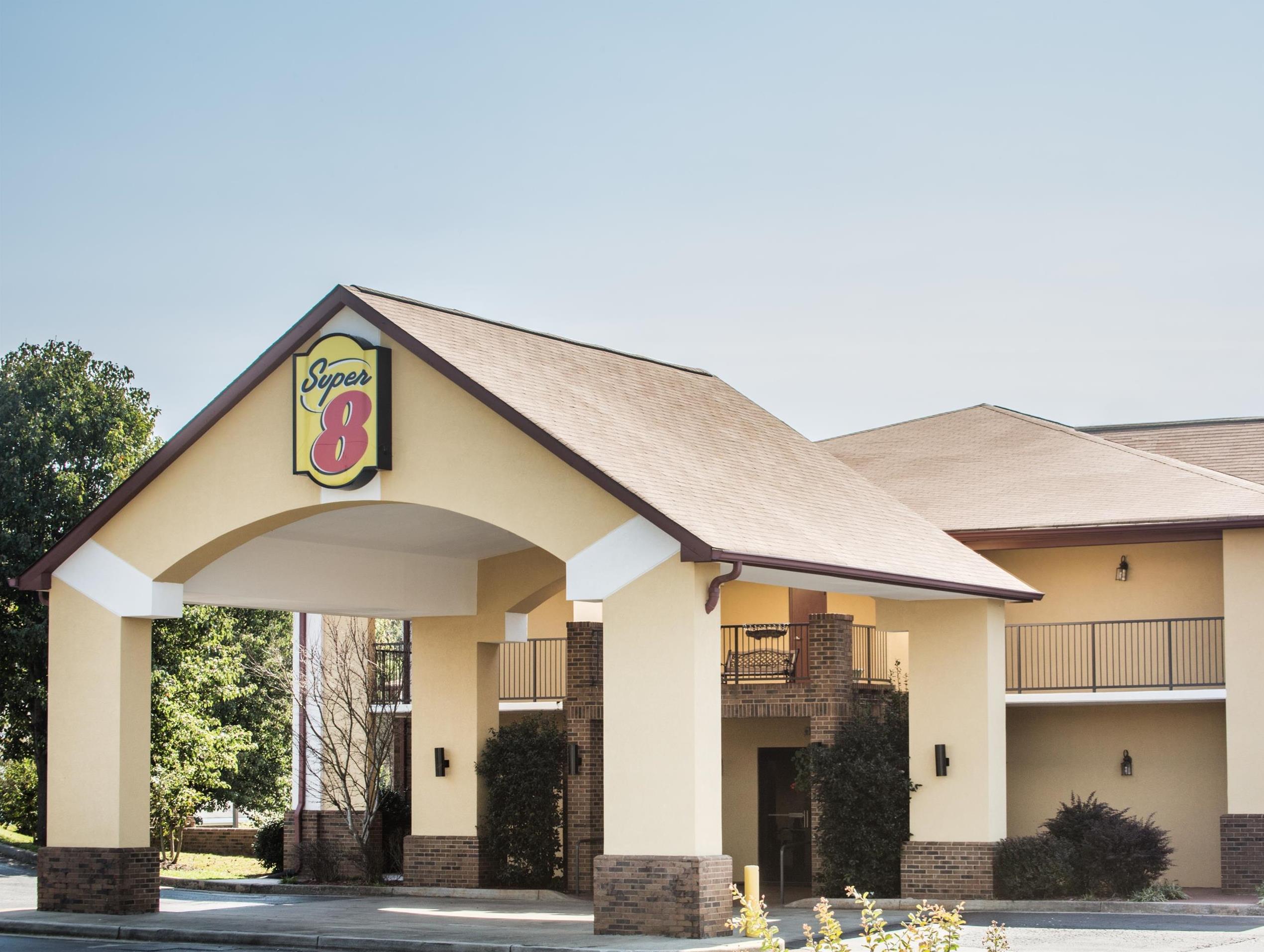 Super 8 By Wyndham Lavonia 2/17