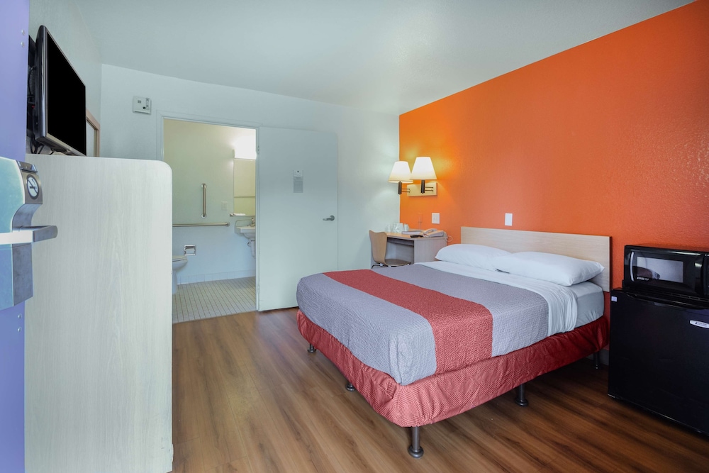 Motel6 Kelso, WA - Mt. St. Helens 23/45