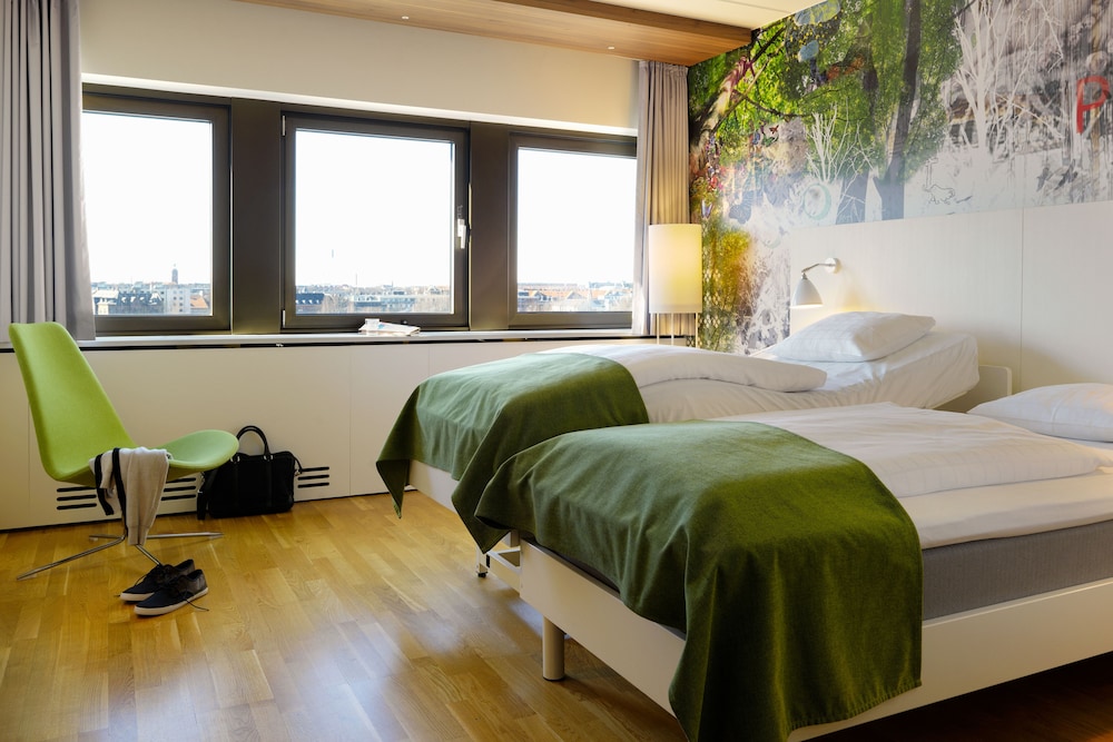 SUPERIOR, DOUBLE OR TWIN BED