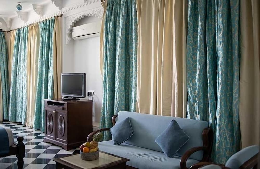Hotel Swaroop Vilas 38/49