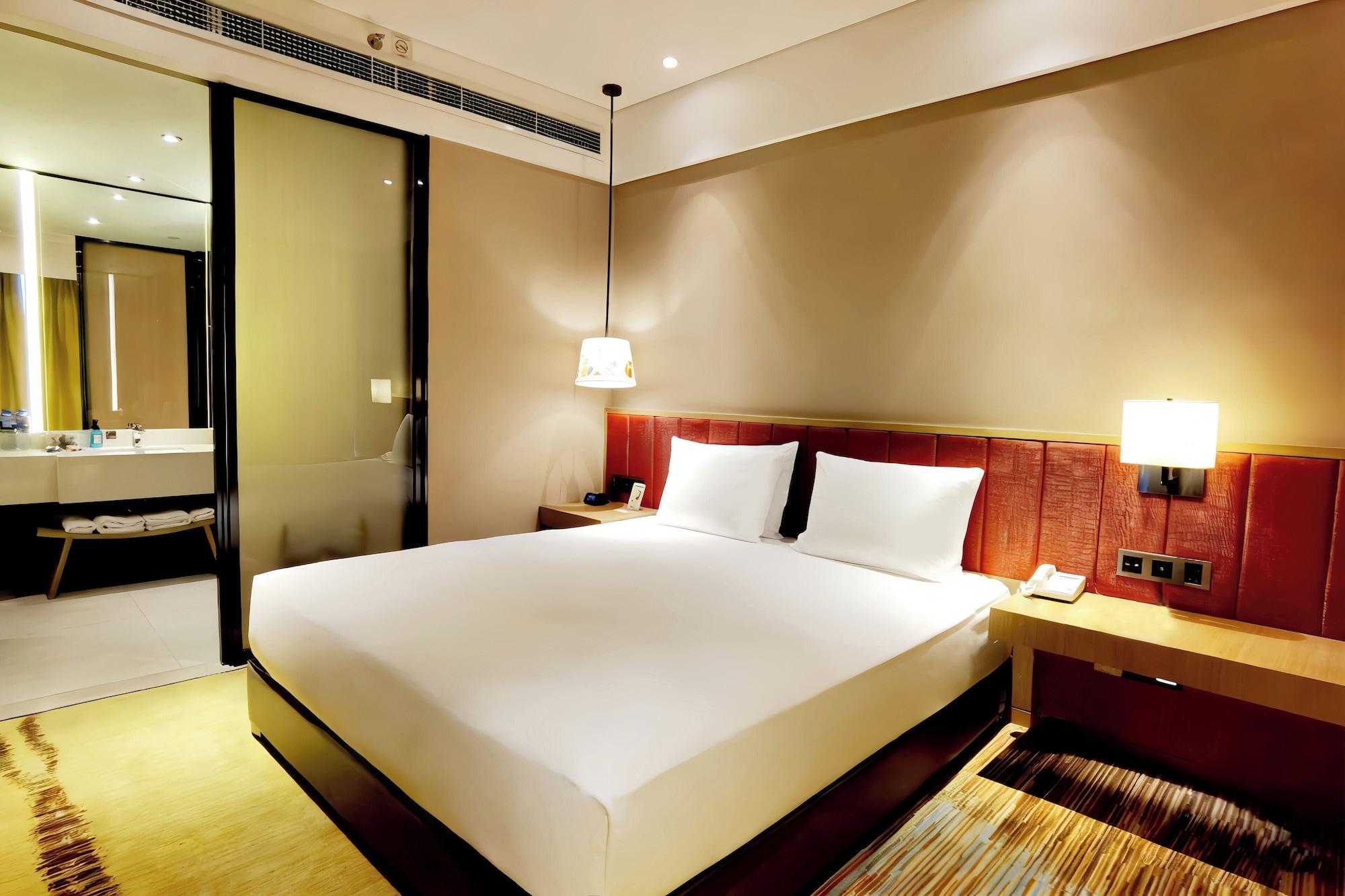 suite, multiple beds