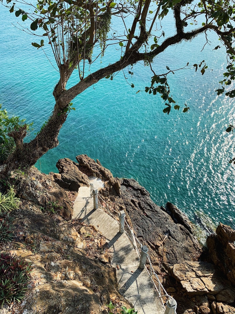 Koh Chang Hut Hotel 45/51