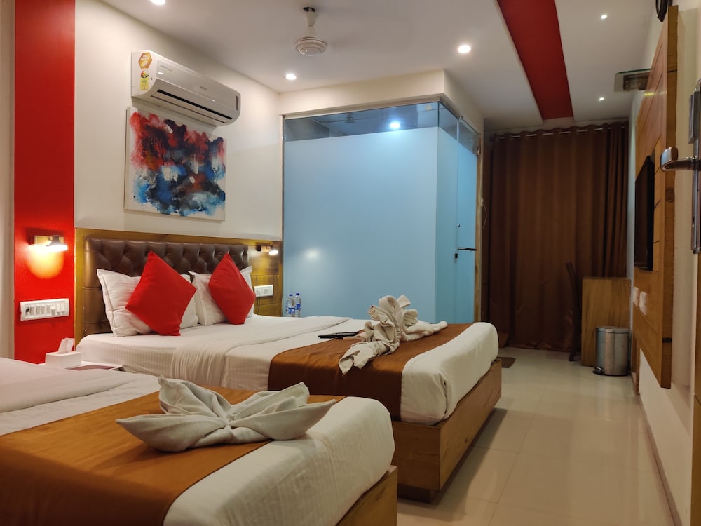 Hotel Grandeur Mumbai 6/23