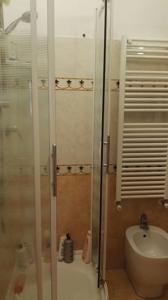 ROOM, DOUBLE BED, SHARED BATHROOM