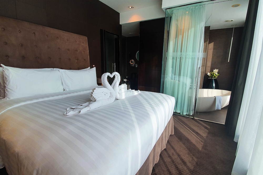 JUNIOR SUITE, KING BED