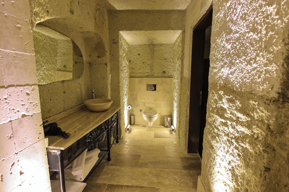 Cave, Deluxe, Double Bed، Ortahisar Cave Hotel 3/6