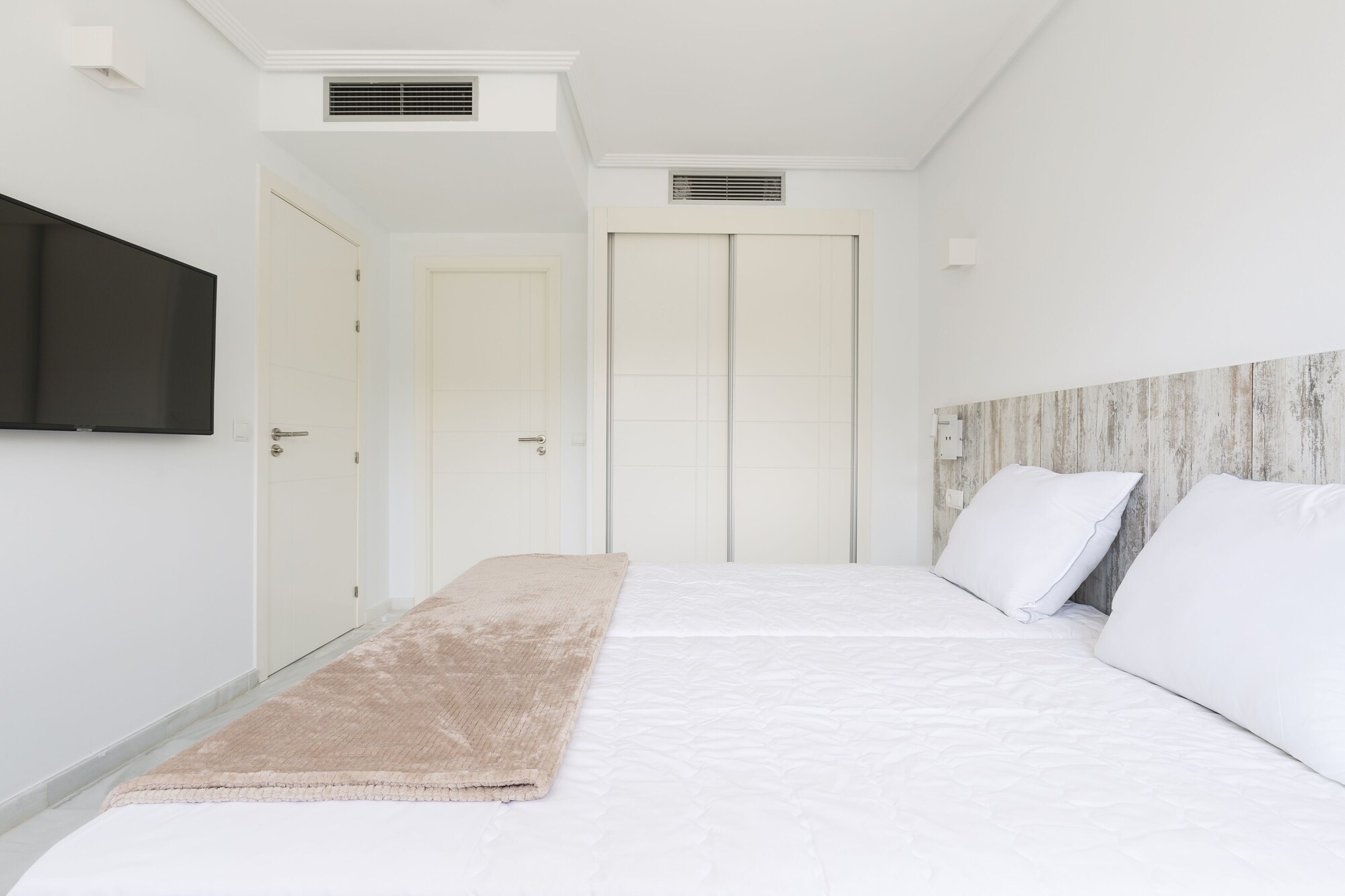 1 Bedroom, Caleta, Deluxe, Apartment, Twin Beds, Partial Ocean View, Sofa, Balcony