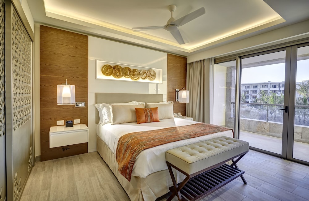 Diamond Club, Junior Suite, Luxury, King Bed, Ocean View, Sofa، Royalton Bavaro, An Autograph Collection All Inclusive Resort and Casino 3/3
