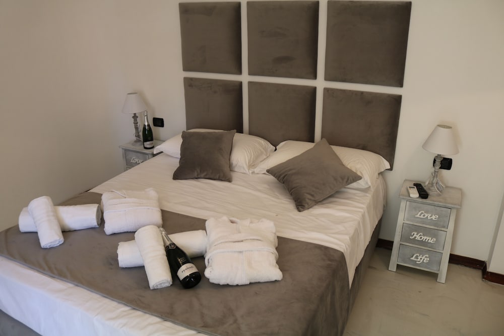 ROOM, TRIPLE