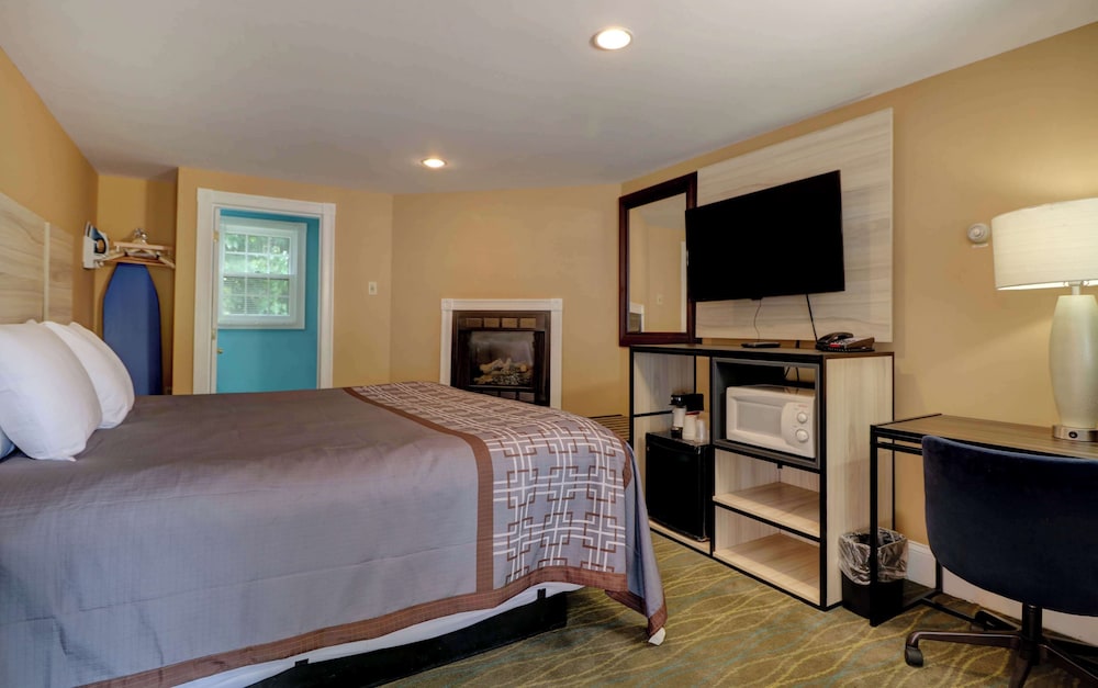Yankee Clipper Inn, SureStay Collection by Best Western 17/50