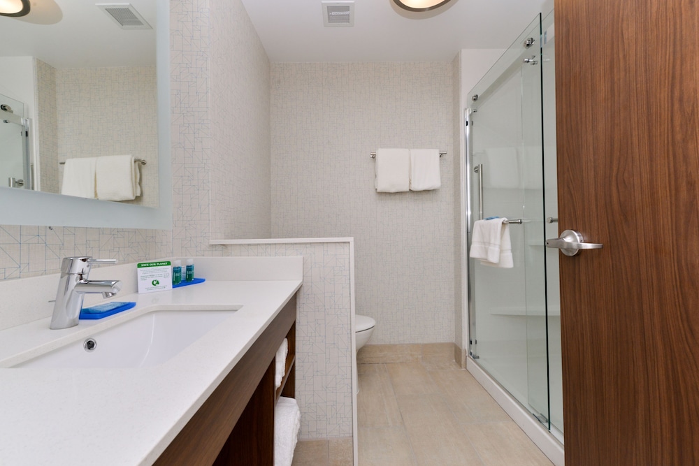 Holiday Inn Express Suites Ogallala 27/75