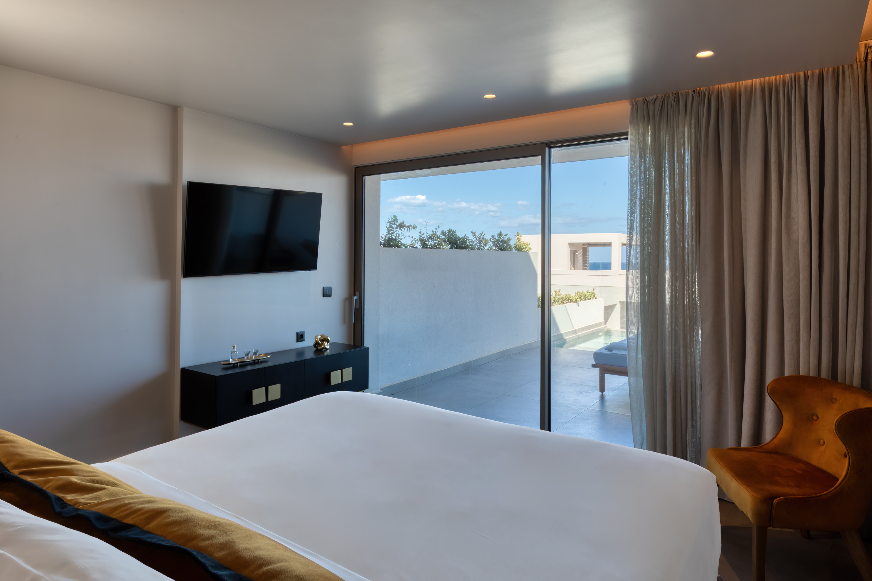Ivory, Gold, Pool, Suite, Single, Side Sea View