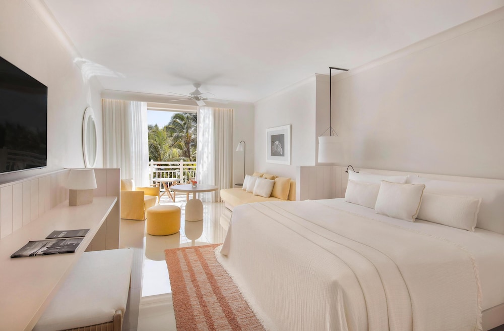 FAMILY SUITE, KING AND TWIN BEDS