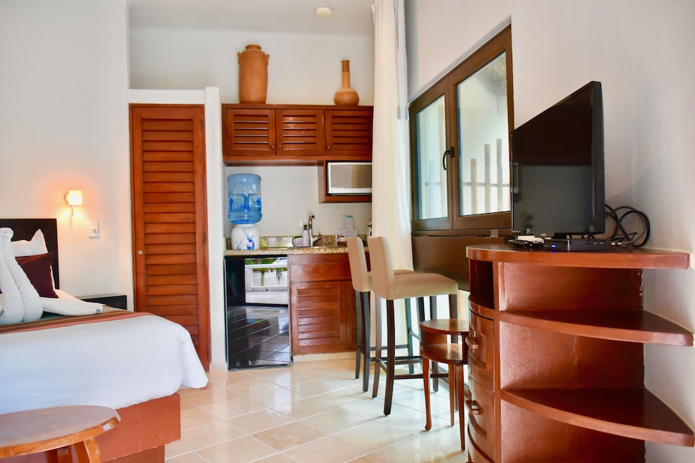 Playa Palms Hotel 47/69