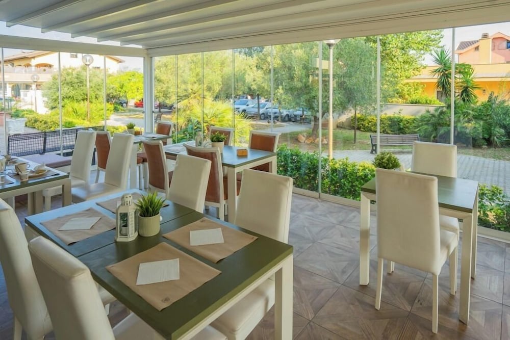Isa Fiumicino Airport Residence 35/50