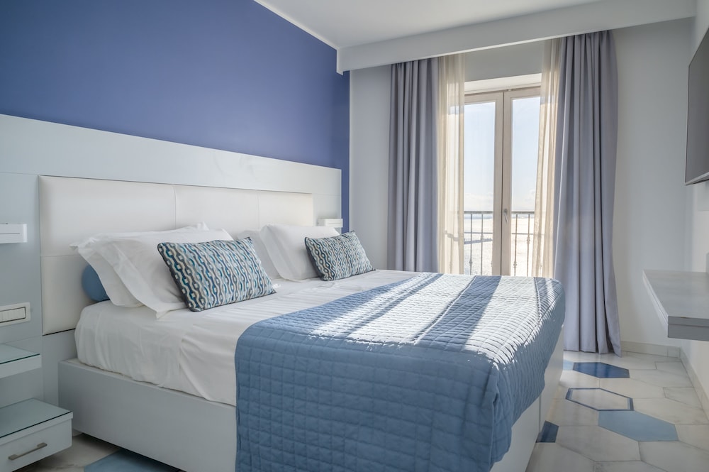 Lloyd's Baia Hotel 16/64