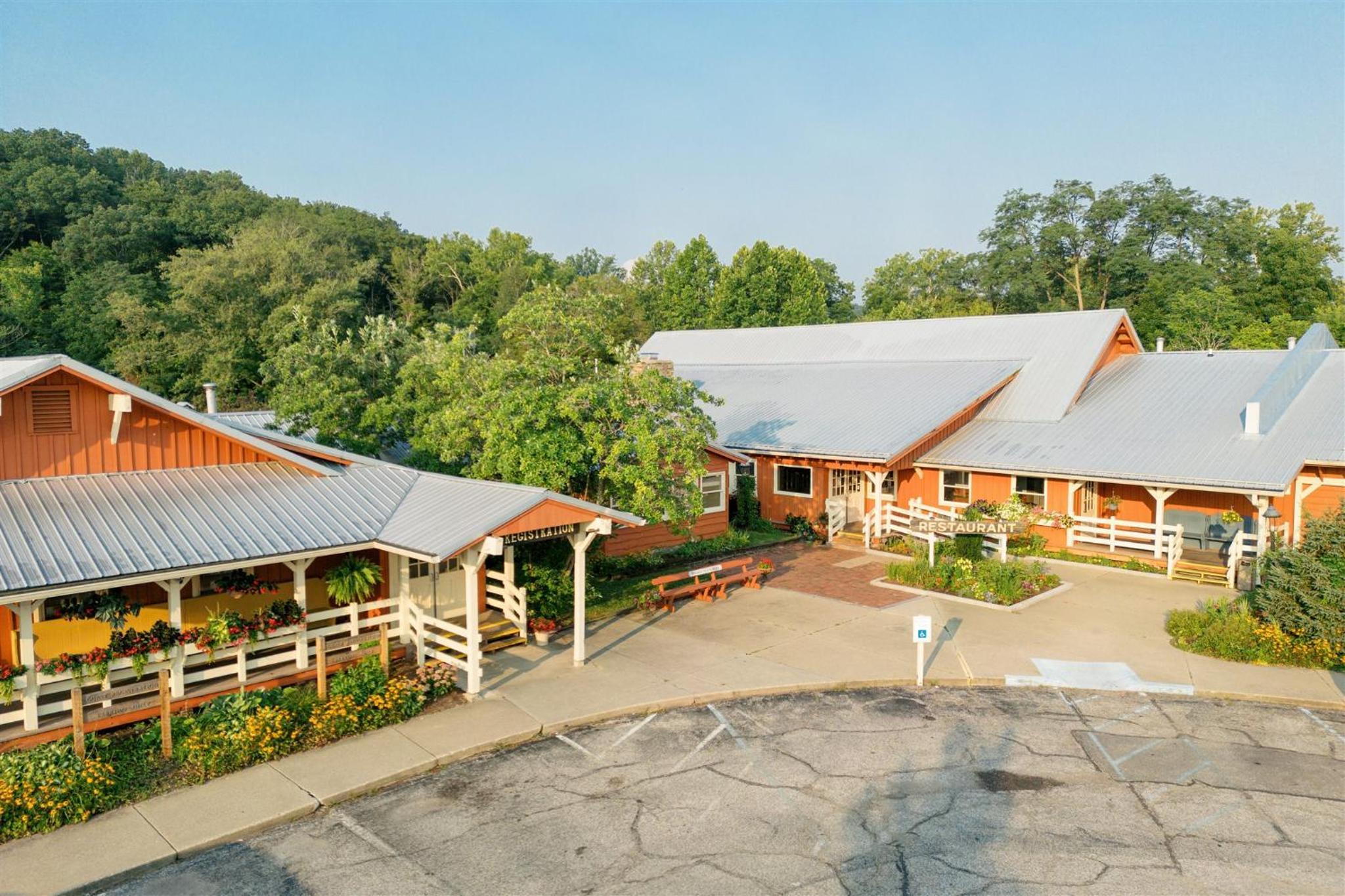 Brown County Inn 48/50