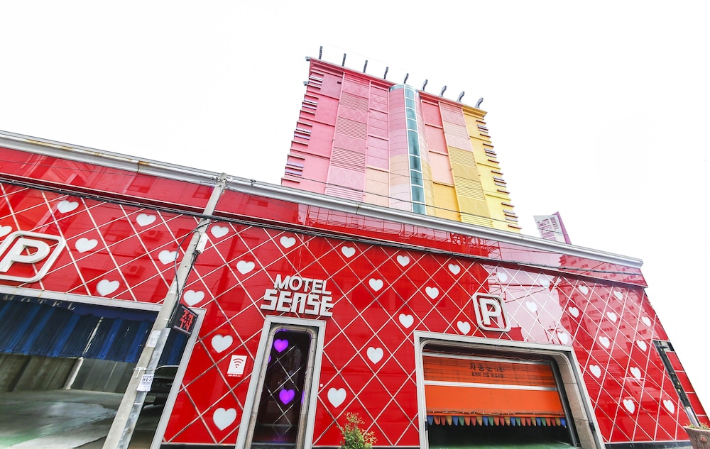 Sense Motel 1/50