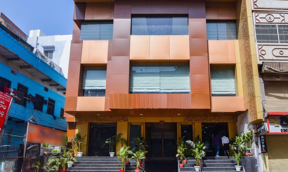 Hotel Saffron 1/50