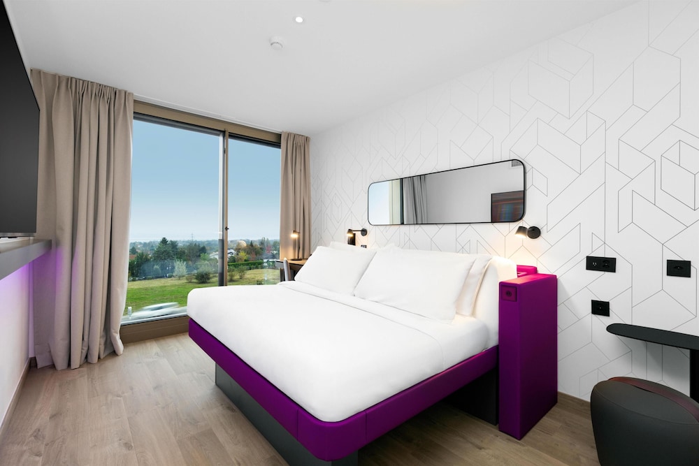 YOTEL Geneva Lake, Select by Hilton 27/59