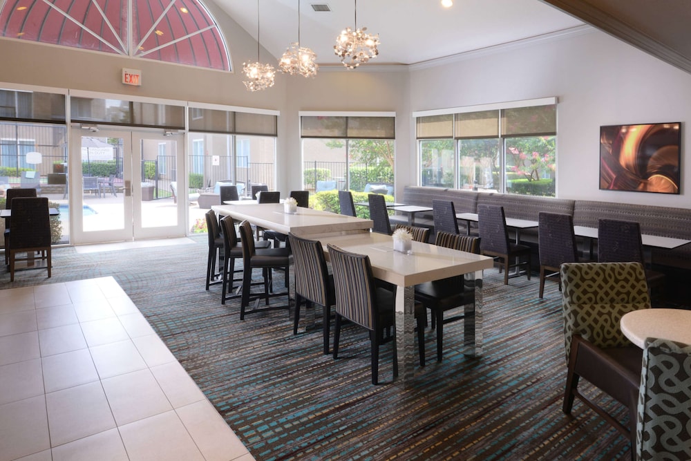 Sonesta ES Suites Dallas Medical Market Center 17/24