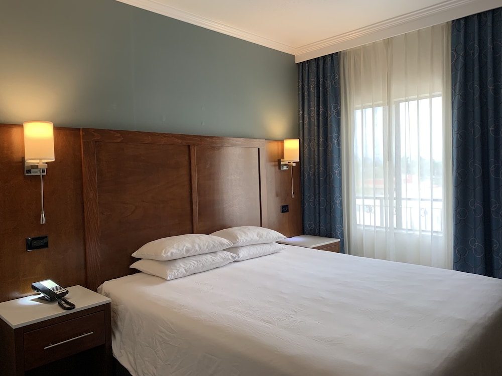 جناح بسرير كينج بشرفة، MainStay Suites Orange County John Wayne Airport 3/5