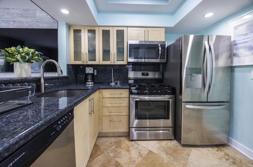 SUITES ON SOUTH BEACH 34/65