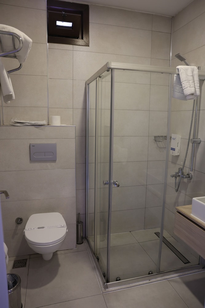 Sardinia Hotel 46/50