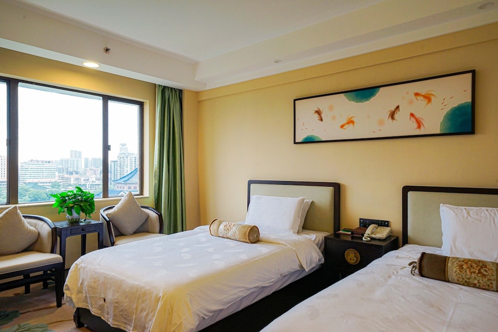 Guangdong Hotel (Sun Yat-sen Memorial Hall Station) 18/73