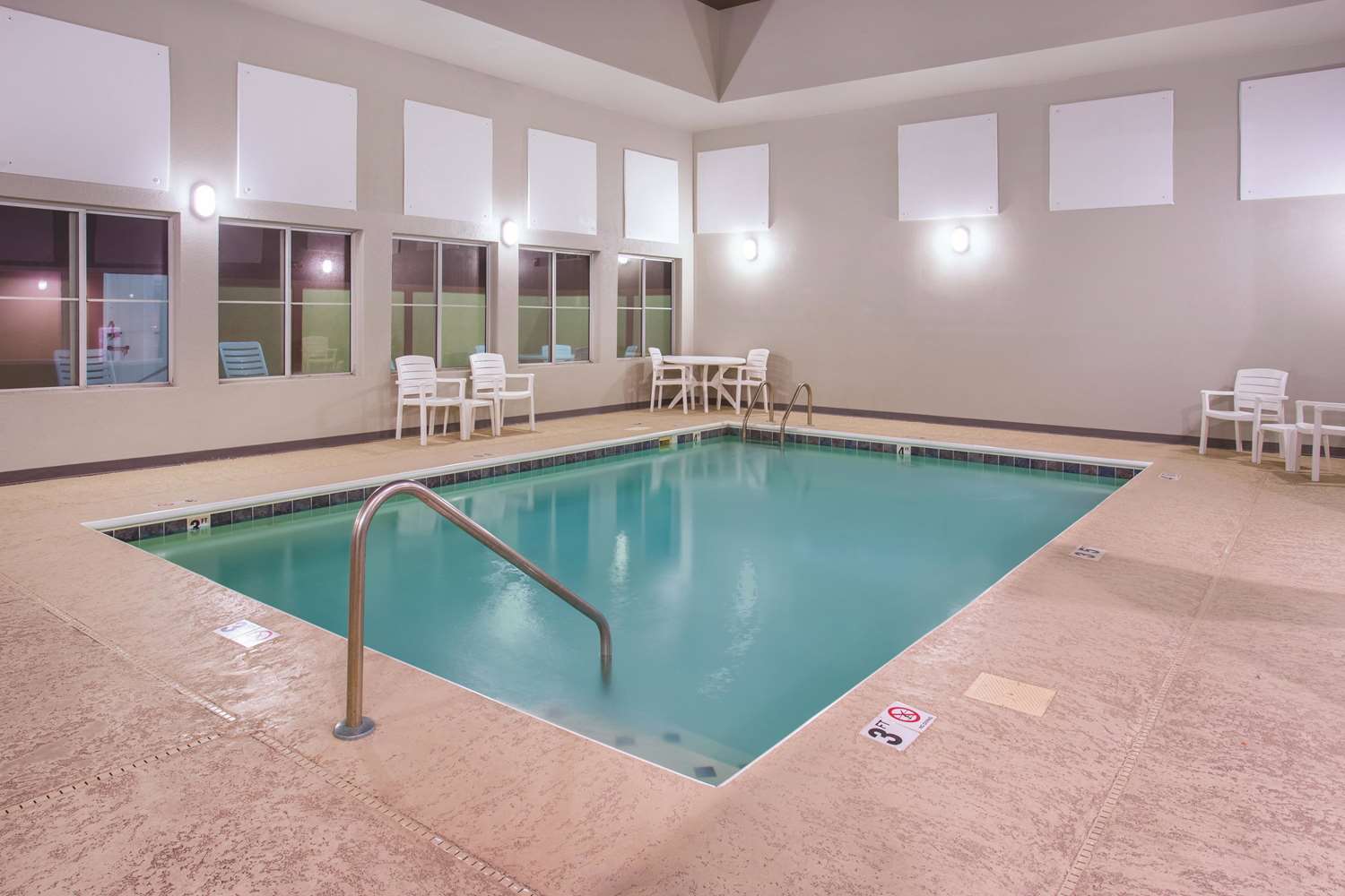 La Quinta Inn and Suites by Wyndham O Fallon, IL - St. Louis 25/37