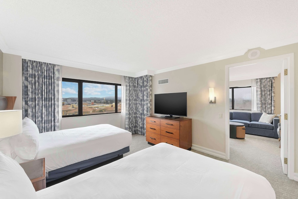 Suite, 2 Double Beds, Theme Park View, Balcony