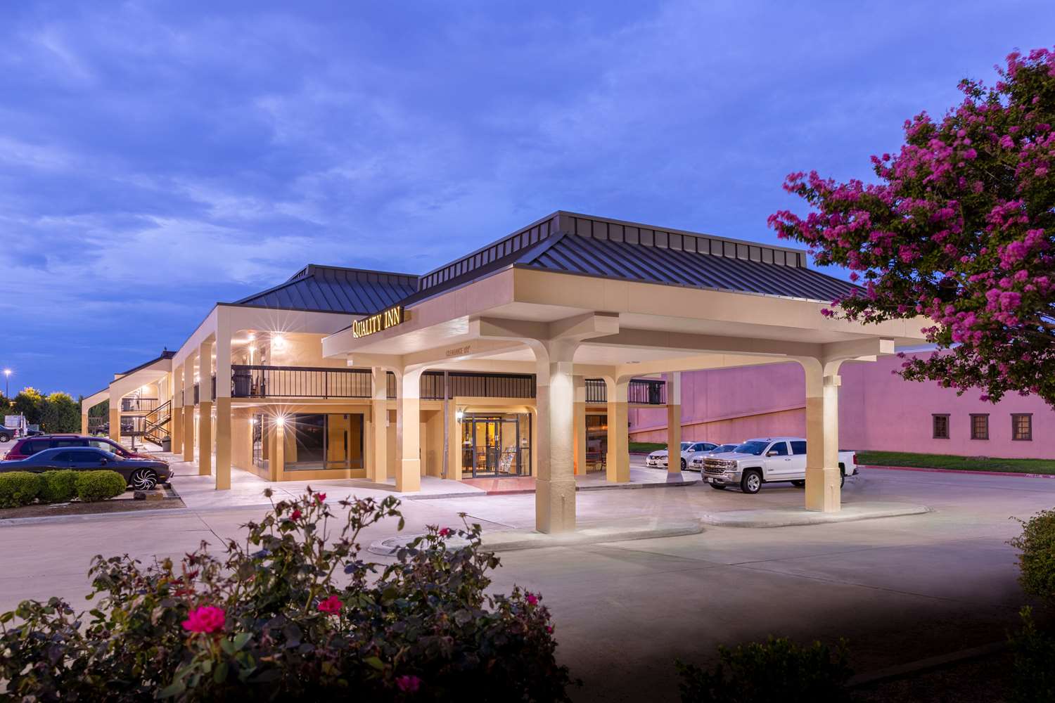 QUALITY INN AT ARLINGTON HIGHLANDS 4/44