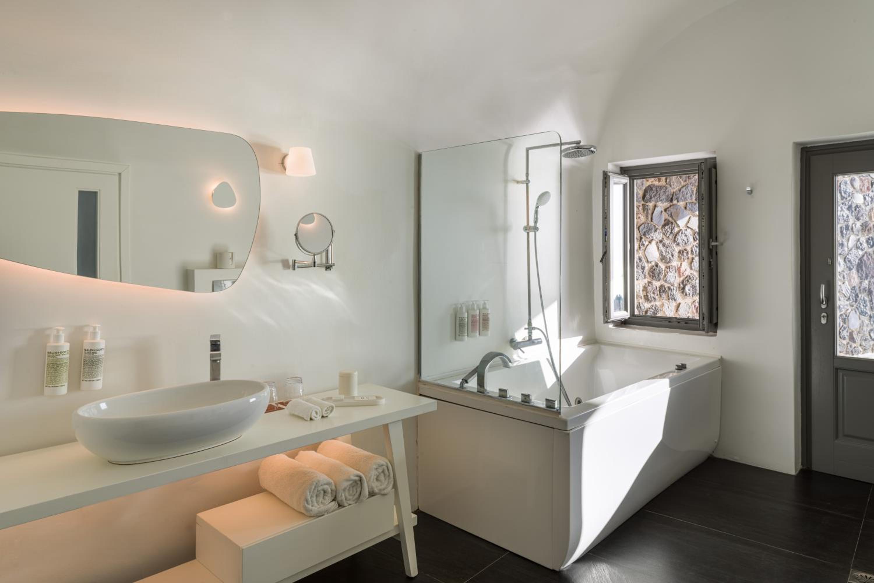 Master, Pool, Suite, King Bed