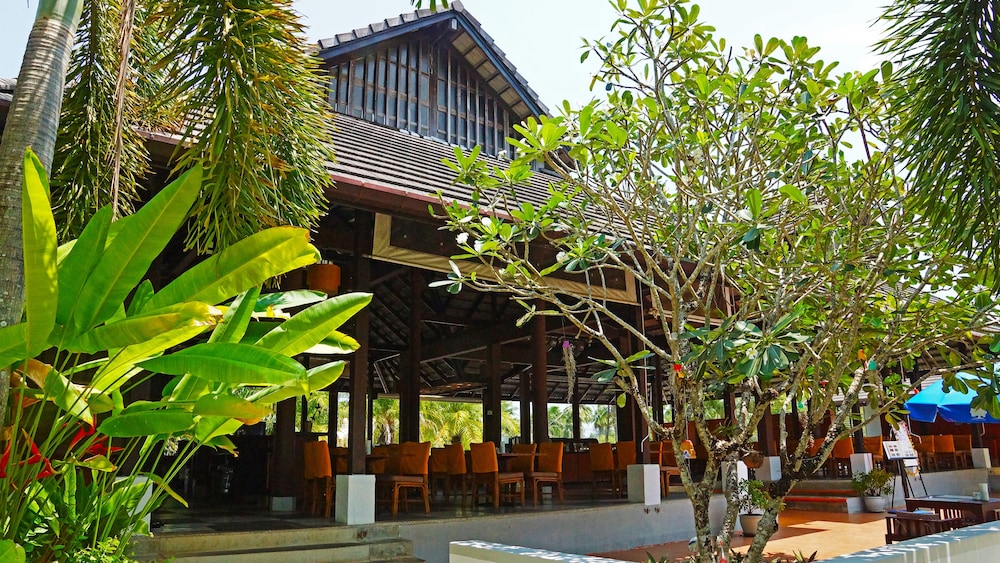 Palm Galleria Resort in TAKUA PA